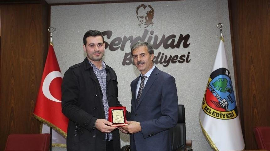 Yılın Son Meclisinde Başkan Alemdar’a Plaket Verildi