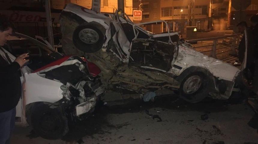 Otomobil İle Ticari Ara&ccedil; &Ccedil;arpıştı: 1 &Ouml;l&uuml;