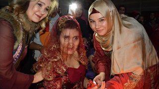 Aksaray’da Engelli Genç Kızlara Özel Kına Gecesi