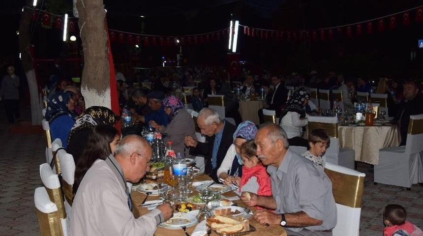 Lapseki&rsquo;de Şehit Ve Gazi Aileleri İftar Programında Buluştu