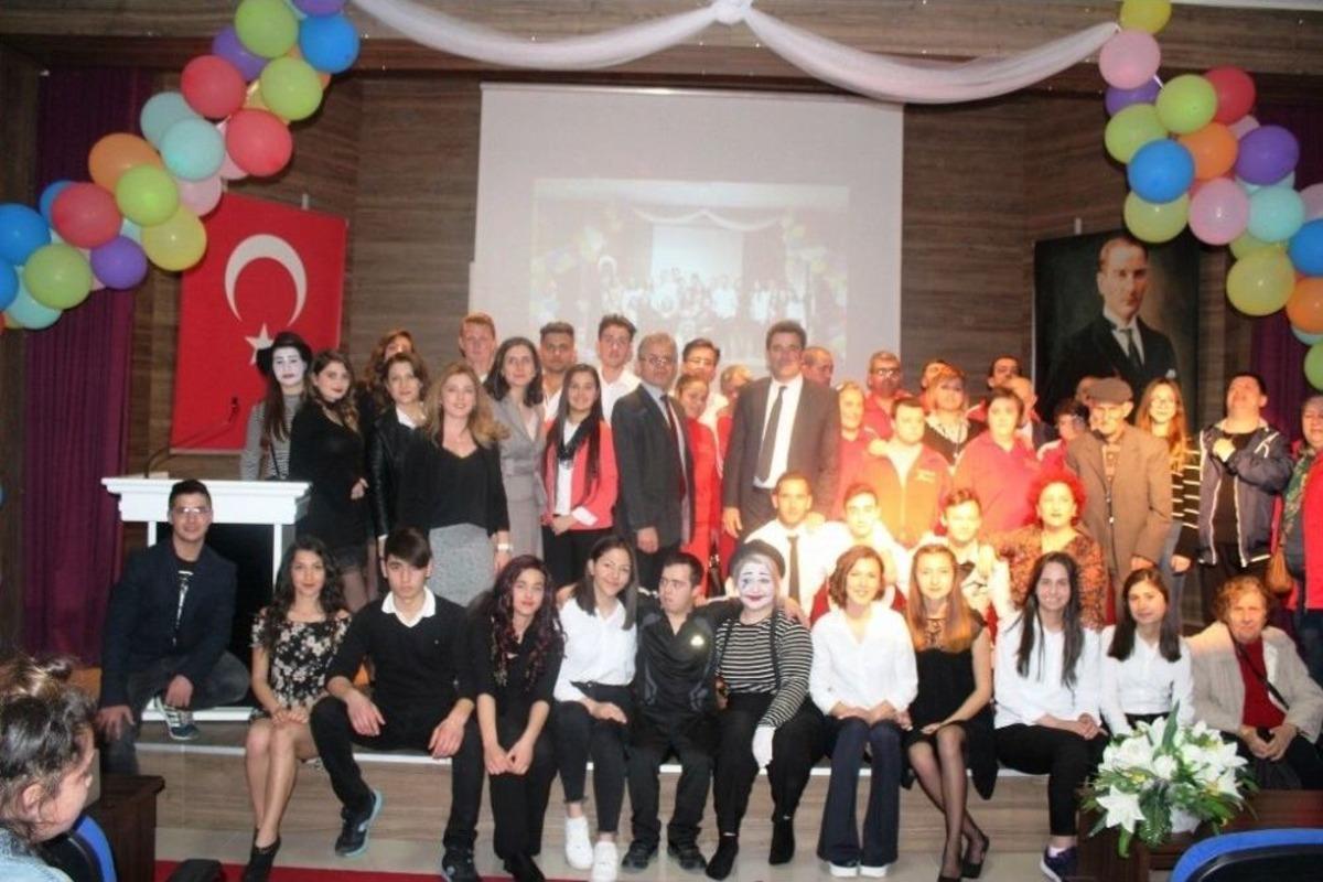Cunda Mtal&rsquo;den Yaşlılarla Engellilere &Ouml;zel Sunum