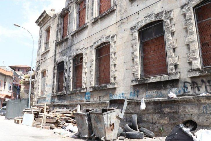 Tarihi Emniyet Binasını Restore Etmek Yerine Pencerelerine Tuğla Ördüler G1