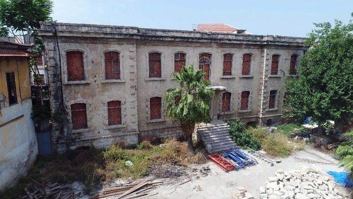 Tarihi Emniyet Binasını Restore Etmek Yerine Pencerelerine Tuğla Ördüler G2