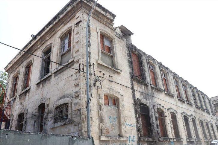 Tarihi Emniyet Binasını Restore Etmek Yerine Pencerelerine Tuğla Ördüler G4