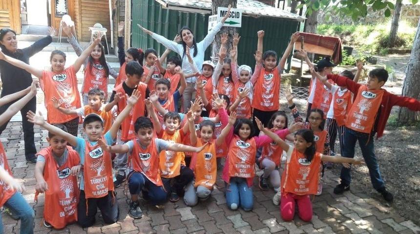 Kartepeli &Ccedil;evreci &Ouml;ğrencilere Mezuniyet Hediyesi