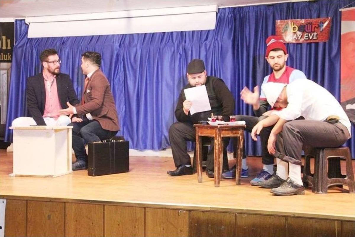 Tiyatro Severler Salona Sığmadı
