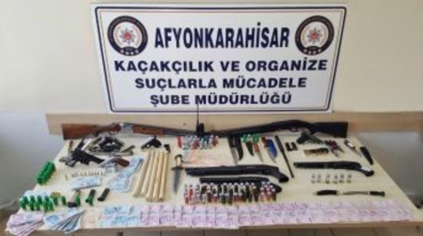 Dolmuş Duraklarından Usuls&uuml;z Para Topladığı İddia Edilen 5 Kişi Tutuklandı
