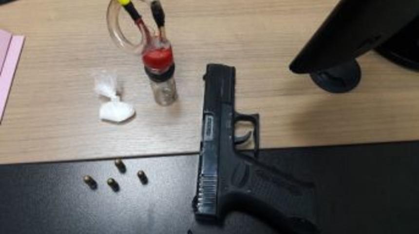 Kuşadası&rsquo;nda &Ccedil;eşitli Su&ccedil;lardan Aranan 3 Kişi Yakalandı