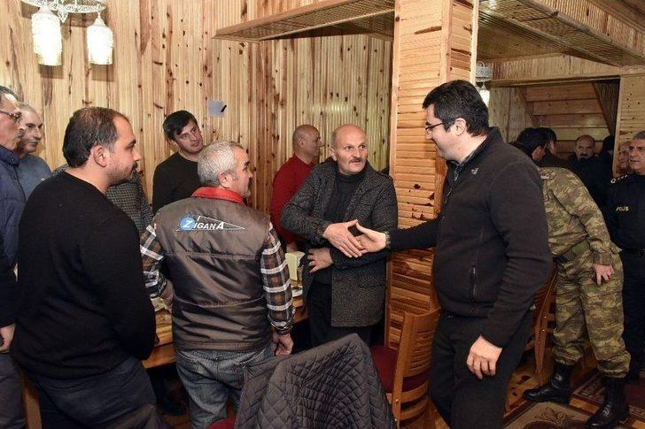 Vali Memiş’ten 2 Bin 50 Metrede Asfalt Emekçilerine Yemek G1