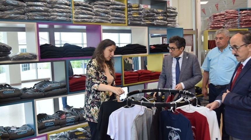 D&uuml;zce &Uuml;niversitesi D&uuml;kkan Mağazasını A&ccedil;tı
