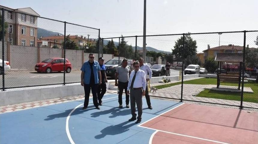 Gen&ccedil;ler İ&ccedil;in Spor Alanları Yapılıyor