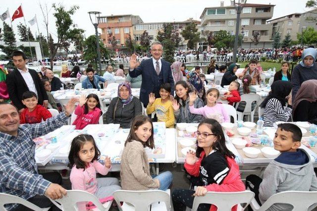 İstasyon Mahallesi İftarda Bir Araya Geldi