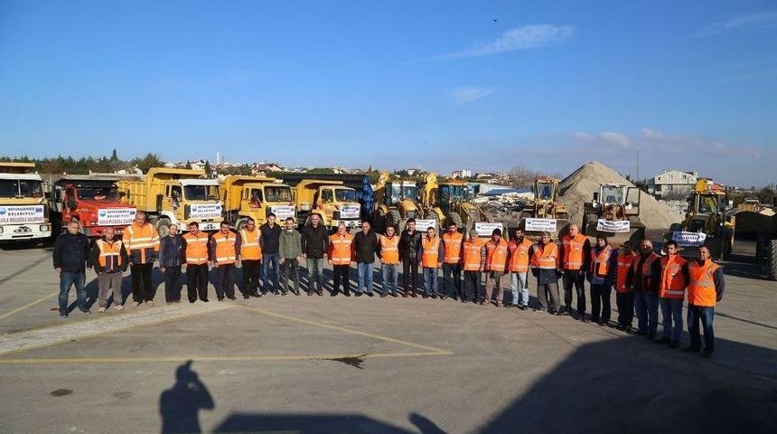 B&uuml;y&uuml;k&ccedil;ekmece Belediyesi Mevsimin İlk Kar Yağışına Hazır