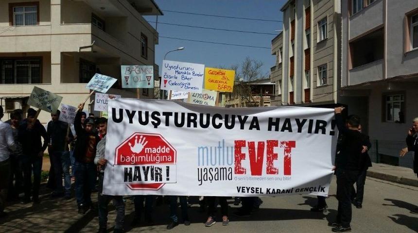 Sancaktepe&rsquo;de Bir Grup Gen&ccedil; &rsquo;uyuşturucuya Hayır&rsquo; Eylemi D&uuml;zenledi