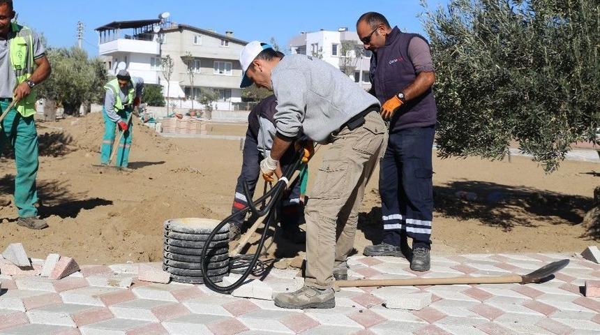 Burhaniye Belediyesi Aydınlatma Çalışmalarına Devam Ediyor