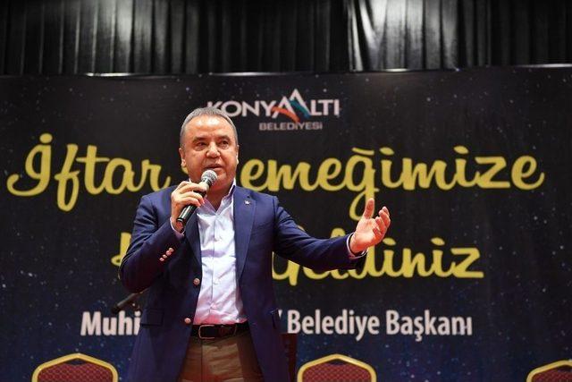 Başkan Böcek’ten Geleneksel İftar Yemeği