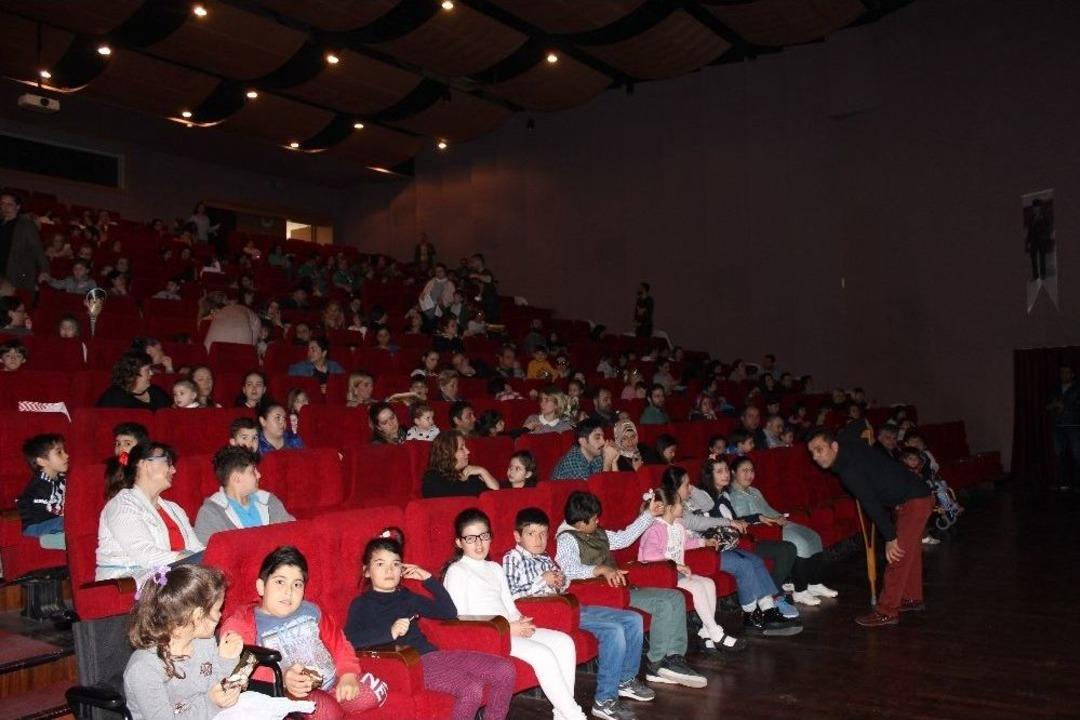 Engelli &Ccedil;ocuklar İ&ccedil;in &ldquo;rafadan Tayfa&rdquo; G&ouml;sterisi