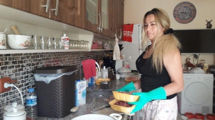 2 Katlı Evinde Sadece Sokak Hayvanlarına Bakıyor