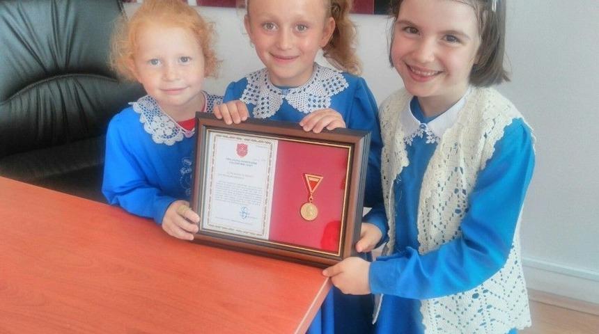 Tsk G&uuml;&ccedil;lendirme Vakfı&rsquo;ndan Pazarlar İlkokulu&rsquo;na Altın Madalya