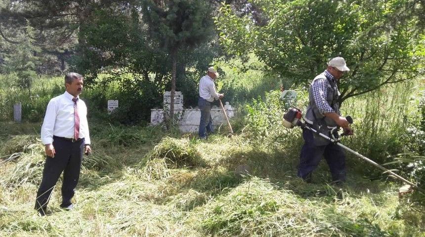 Mezarlıklarda Bahar Temizliği