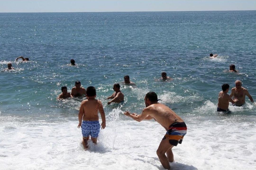 Alanya&rsquo;da Deniz Sezonu A&ccedil;ıldı