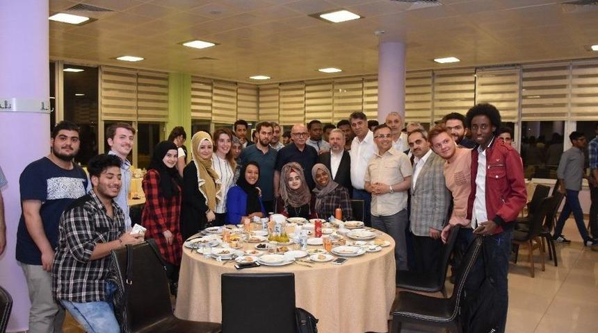 İl Protokol&uuml;, Uluslararası &Ouml;ğrencilerle İftar Yaptı