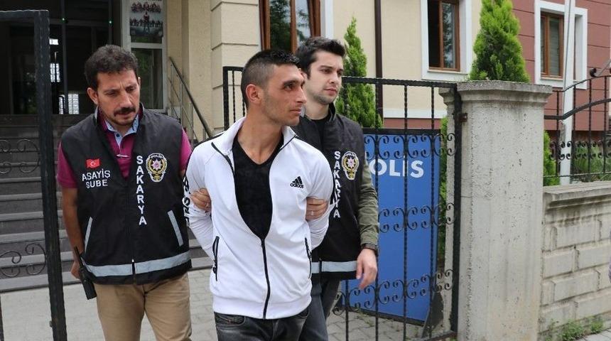 &Ccedil;aldığı Televizyonla Ka&ccedil;arken Yakalandı