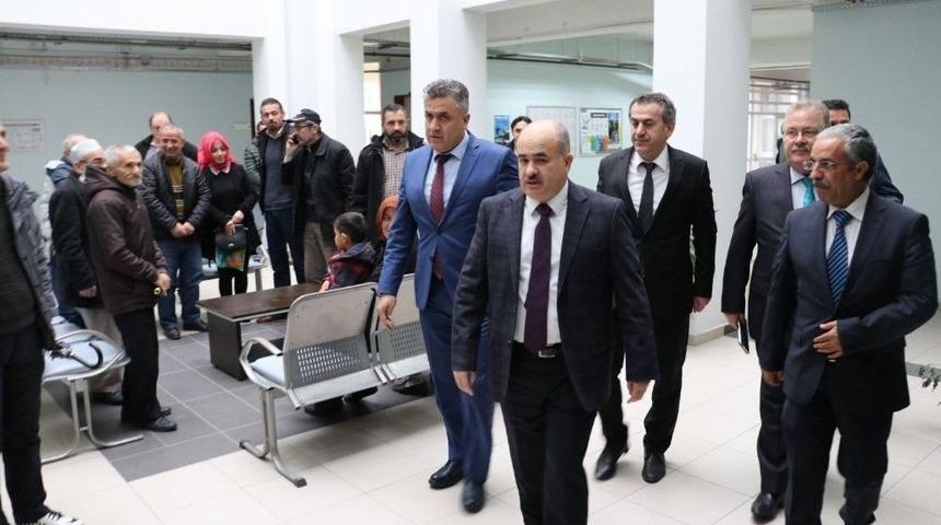 Vali Dağlı Halkı Dinledi