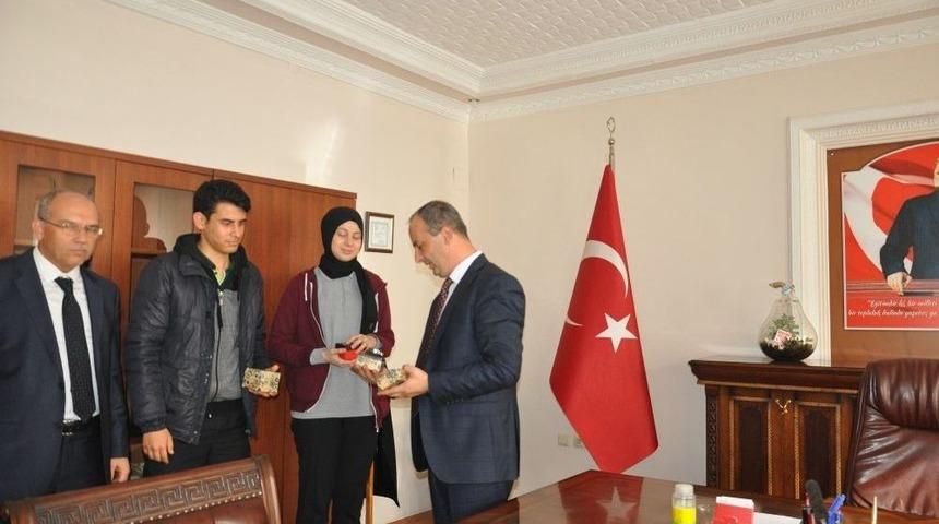 Kitap Kurtları &Ouml;d&uuml;llendirildi