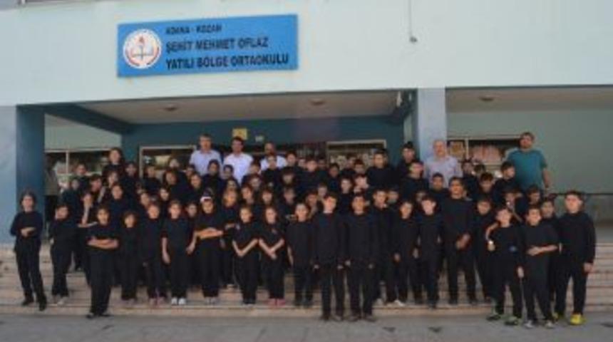 Adana&rsquo;daki Yatılı B&ouml;lge Ortaokullarının Spor Eşofmanları Yenilendi