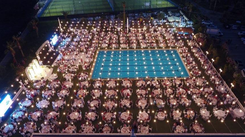 Başkan Y&uuml;cel, Belediye Personeliyle İftarda Buluştu