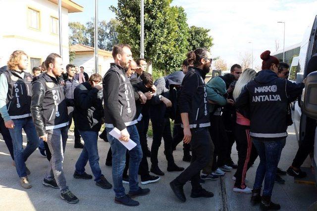 Antalya’da Fuhuş Ve Uyuşturucu Operasyonu: 19 Gözaltı