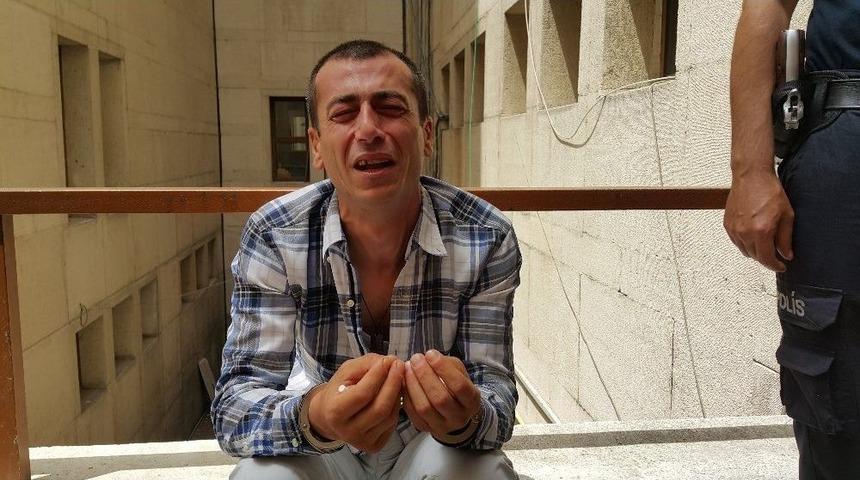 Uyuşturucudan 16 Yıl Hapis Aldı, Adliye Kapısında Gözyaşlarına Boğuldu