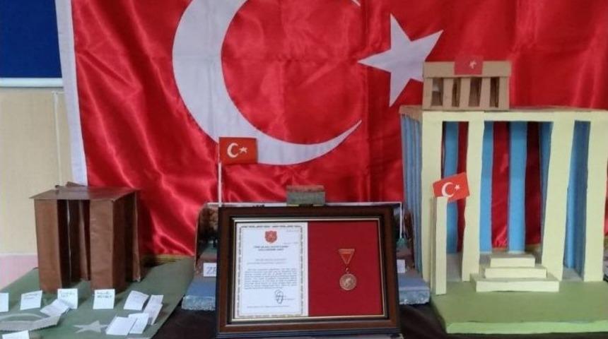 Harçlıklarını Tsk’ya Bağışlayan Öğrencilere Madalya