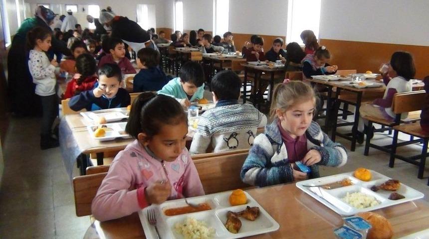 Minik &Ouml;ğrencilere Sıcak Yemek