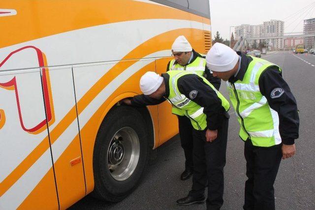 Polisten Kar Lastiği Uygulaması