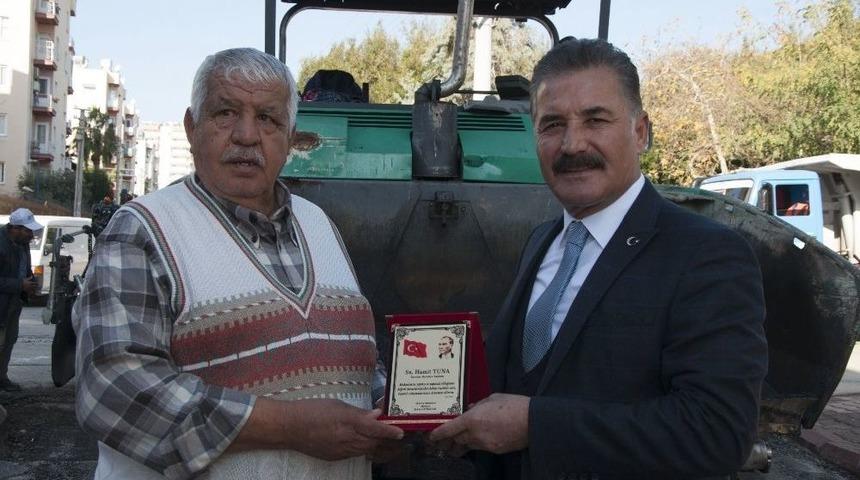 Vatandaşlardan Başkan Tuna’ya Hizmet Plaketi