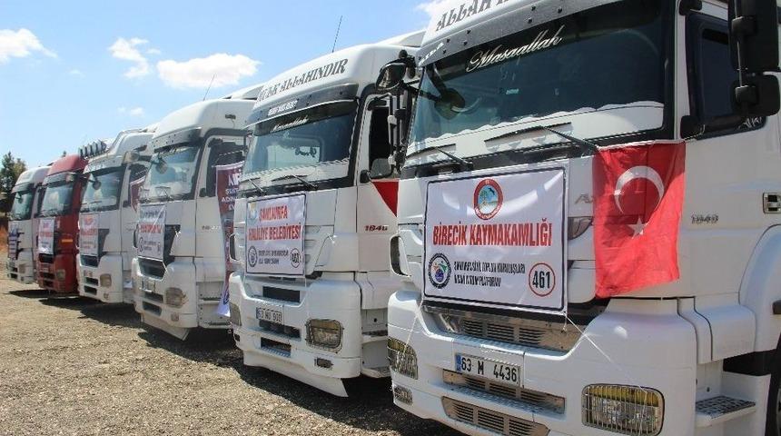 Afrin&rsquo;e 6 Tır İnsani Yardım Malzemesi