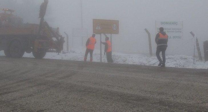 Domaniç’te Kar Yağışı Ve Yoğun Sis Ulaşımı Etkiledi G4