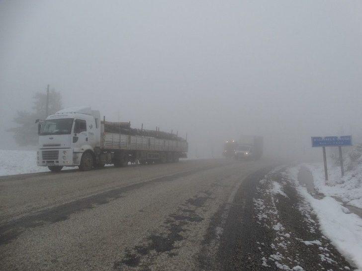 Domaniç’te Kar Yağışı Ve Yoğun Sis Ulaşımı Etkiledi G5