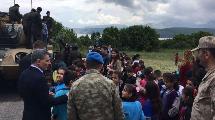 Minik &Ouml;ğrencilerden Mehmet&ccedil;iğe Ziyaret