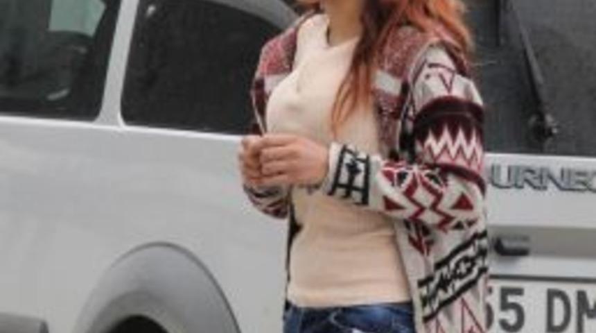 Hırsızlık Su&ccedil;undan 4 Yıl Hapsi Bulunan Gen&ccedil; Kadın Tutuklandı