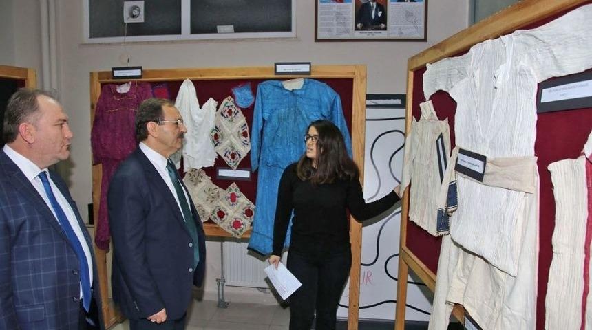 Başkan Şahin, Göçmen Sergisini Gezdi