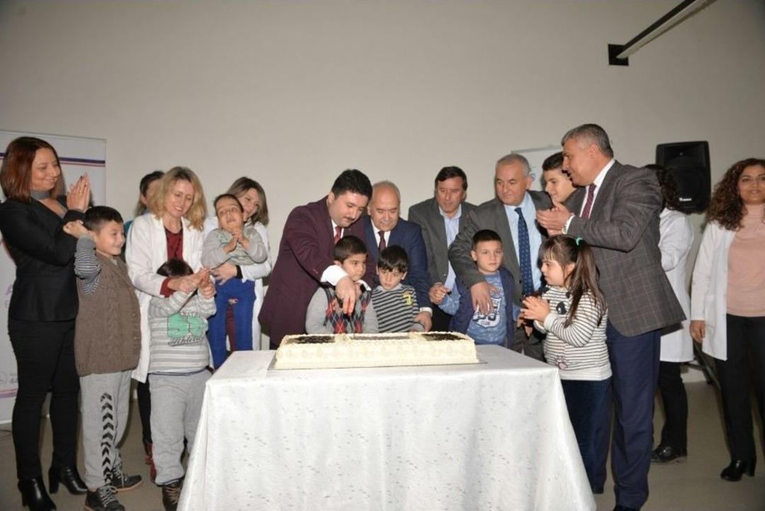 Başkan Avcı, &Ouml;zel &Ccedil;ocuklarla Pasta Kesti