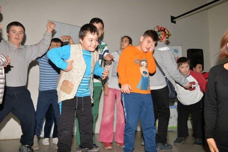 Başkan Avcı, Özel Çocuklarla Pasta Kesti G4