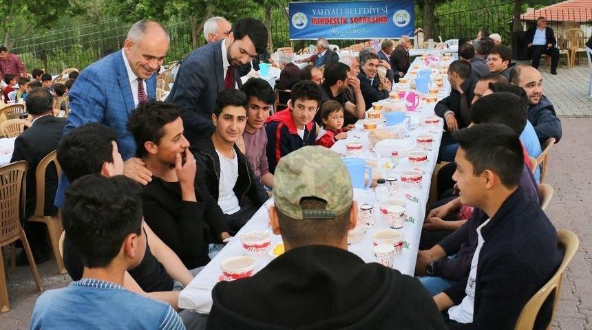 Yahyalı&rsquo;da &lsquo;kardeşlik Sofrası&rsquo; Kirazlı Mahallesinde Kuruldu