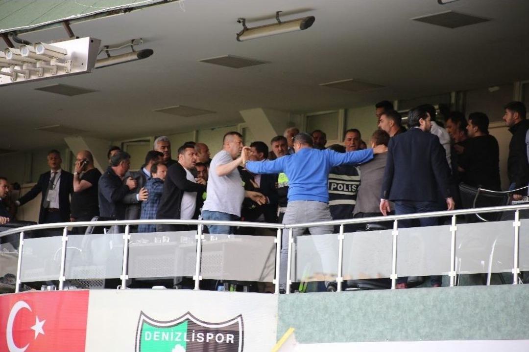 Denizlispor İle Mke Ankarag&uuml;c&uuml; Ma&ccedil;ında Protokol Trib&uuml;n&uuml; Karıştı