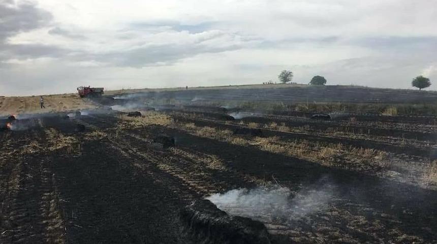 Tarlada &Ccedil;ıkan Yangın &Ccedil;ift&ccedil;inin 30 D&ouml;n&uuml;m Buğdayını Yaktı