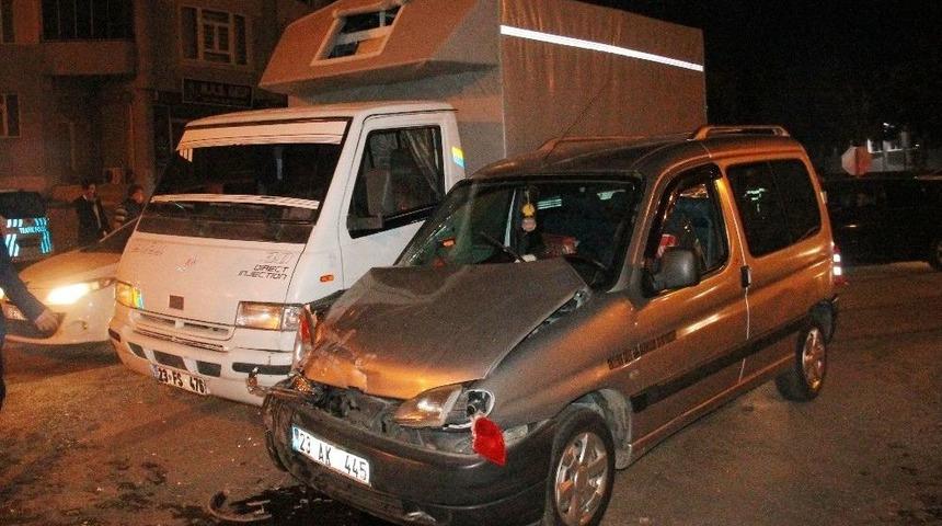 Elazığ&rsquo;da 3 Ayrı Trafik Kazası: 8 Yaralı