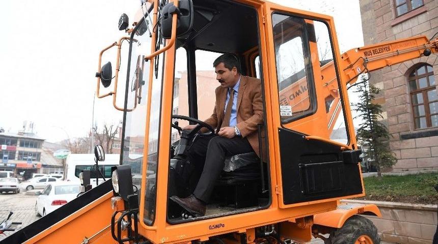 Muş Belediyesine Kar Küreme Aracı